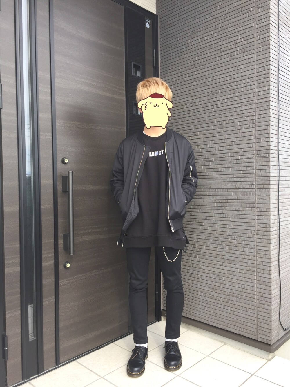 「おしゃれさんと繋がりたい、休日スタイル、スキニー、デニム、黒コーデ、モード」｜「LEGENDAのOver Sized サイド編みルーズシルエットスウェットトレーナー（スウェット、ブラック系）」を使った、みやさん（メンズ・168cm）の冬コーディネートの1枚目の写真