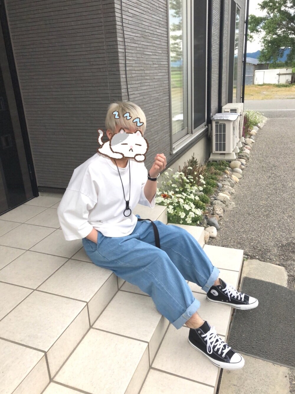 「シンプルスタイル、お洒落さんとつながりたい、カジュアル、オーバーサイズ、ビックシルエット、デニムパンツ、白、デニム、ワイドパンツ」｜「Lui'sの7分袖BIG Tシャツ（Tシャツ/カットソー、ホワイト系）」を使った、みやさん（メンズ・170cm）の夏コーディネートの1枚目の写真