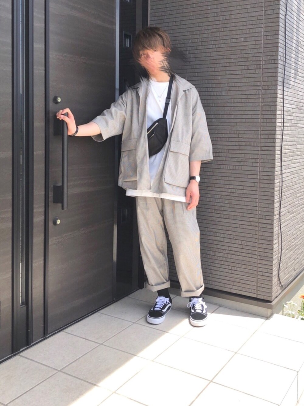 「夏コーデ、おしゃれさんと繋がりたい、キレイめ、ゆるコーデ、スニーカーコーデ、白Tシャツ、オープンカラーシャツ、ワイドパンツ、柄シャツ、ビックシルエット」｜「Lui'sの7分袖BIG Tシャツ（Tシャツ/カットソー、ホワイト系）」を使った、みやさん（メンズ・170cm）の夏コーディネートの1枚目の写真