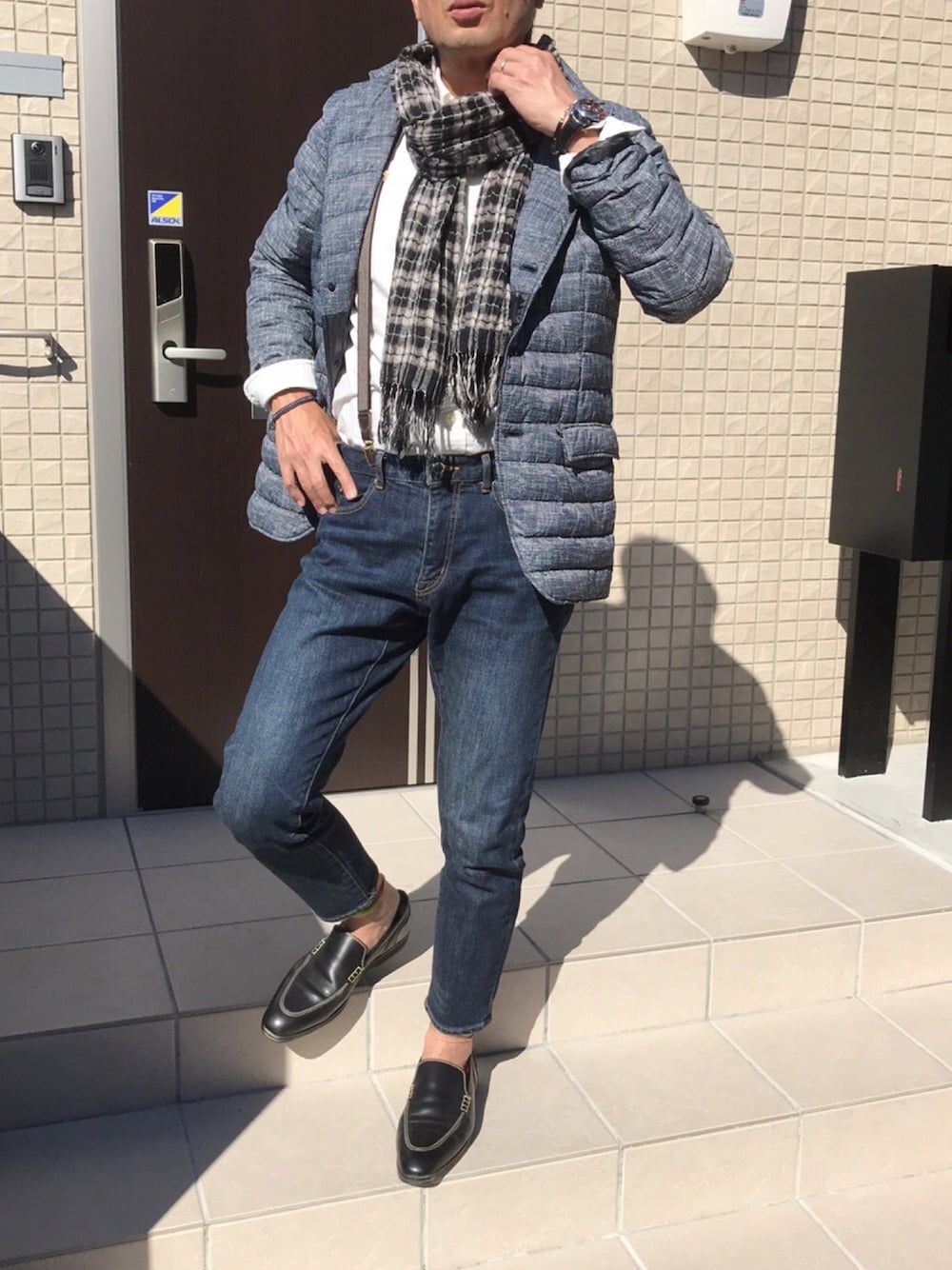 「お出かけスタイル、ZOZO公認ユーザー」｜「ZOZOのスリムテーパードデニム／ダークインディゴブルー［MEN］（デニムパンツ、ブルー系）」を使った、zizitownさん（メンズ・175cm）の秋コーディネートの1枚目の写真