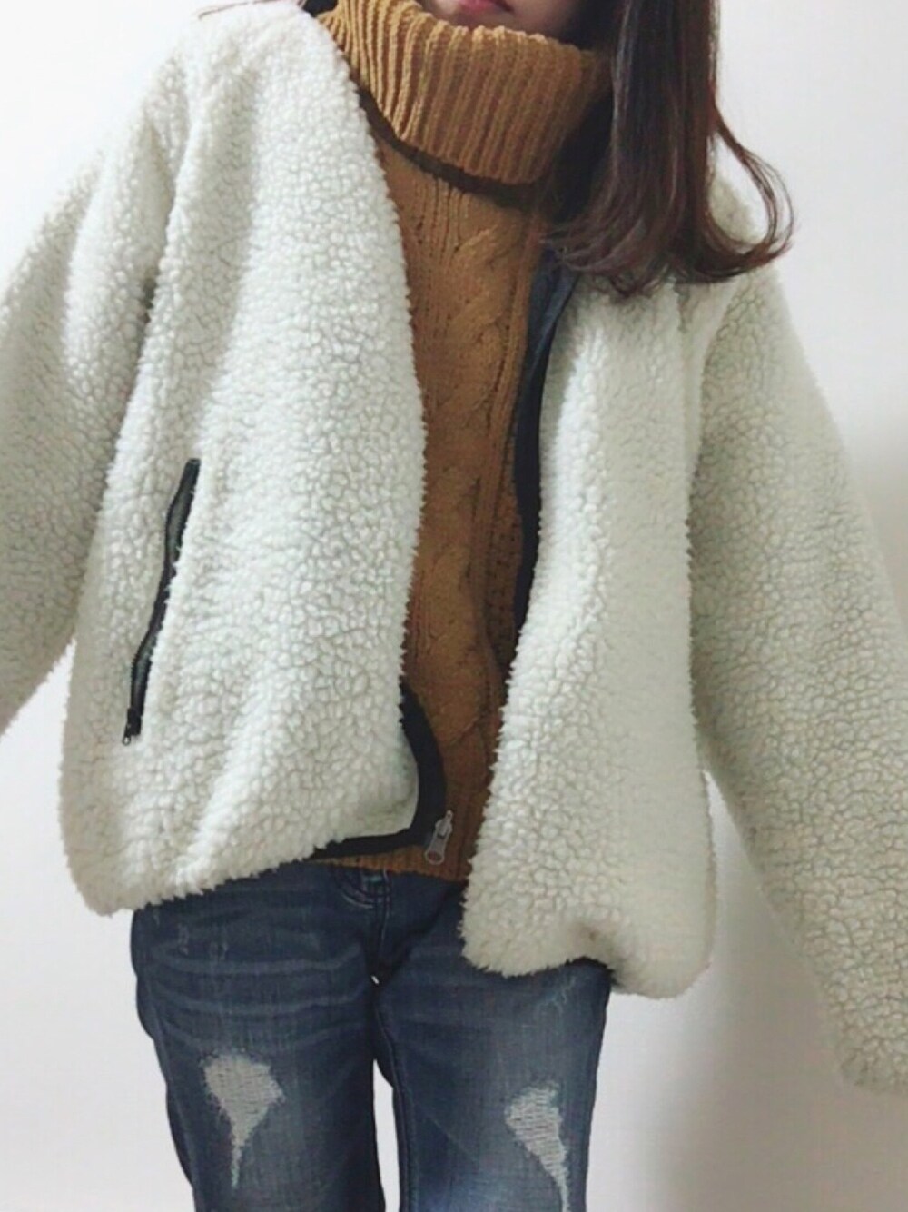 「ゆるコーデ、タートルネック、タートルニット、ボアブルゾン、ラフ、モールニット」｜「SpRayの【リバ－シブル】ノ－カラ－ボアブルゾン（ブルゾン、ホワイト系）」を使った、maさん（レディース・158cm）の冬コーディネートの1枚目の写真