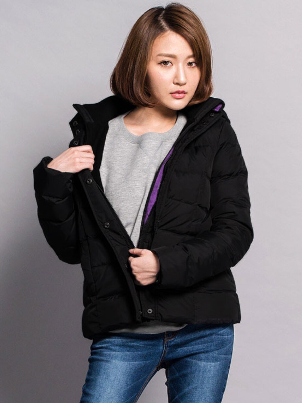 ブラック系のジャケット/アウター、その他のトップスを着用したレディースの春コーディネートの1枚目の写真