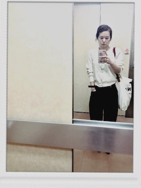 「UNIQLO（ユニクロ）のアイテム（Tシャツ/カットソー、ホワイト系）」を使った、amicoさん（レディース・155cm）の春コーディネート