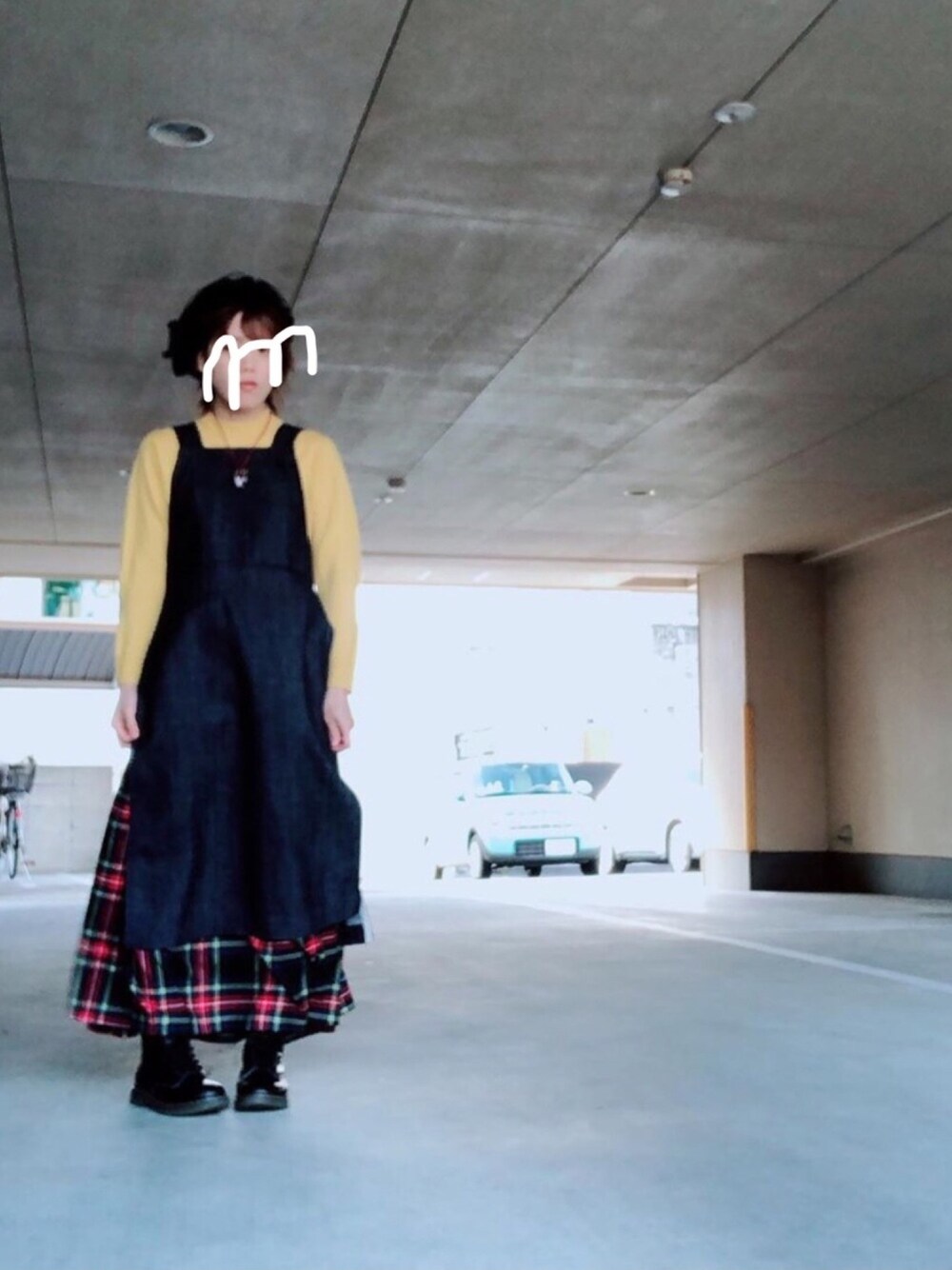 「休日スタイル、オトナカジュアル、はるコーデ、おしゃれさんと繋がりたい、ゆるコーデ、ロングスカート、デニム、ベレー帽、古着MIX、個性派」｜「BEAMS BOYのアイテム（ワンピース/ドレス、ブルー系）」を使った、は る みさん（レディース・155cm）の春コーディネートの1枚目の写真
