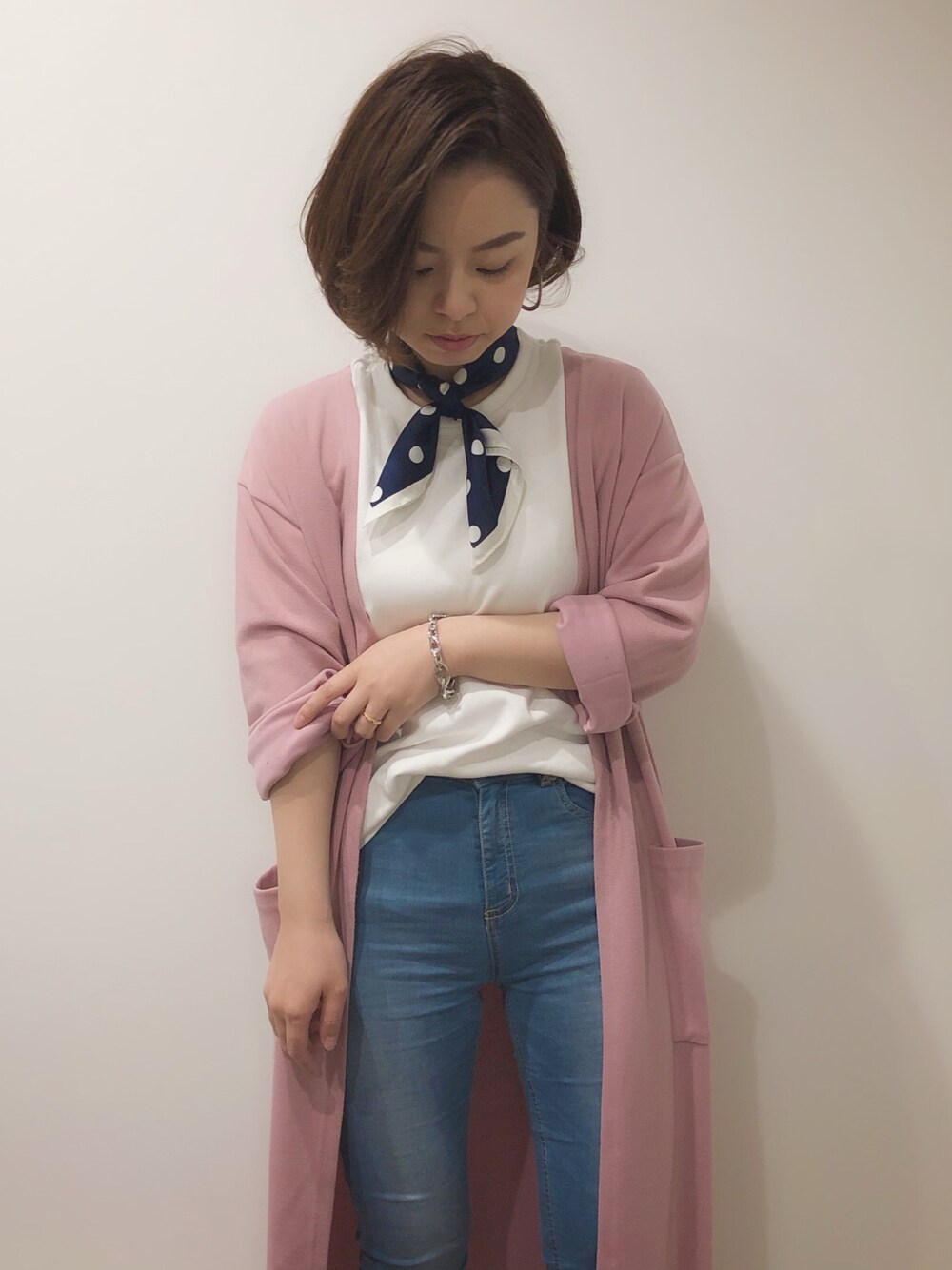 「ママコーデ、低身長、おちびさん、きれいめカジュアル、スカーフ、ドット、ピンク」｜「ROPE' PICNICのドットプリントスカーフ（バンダナ/スカーフ、ブルー系）」を使った、Kiさん（レディース・150cm）の春コーディネートの1枚目の写真