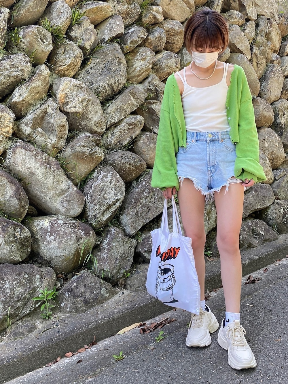 「夏コーデ、ママコーデ、おちびさん、低身長、150cm、ビタミンカラー」｜「WHO'S WHO galleryのワッフルダメージカーデ（カーディガン/ボレロ、グリーン系）」を使った、Kiさん（レディース・150cm）の春コーディネートの1枚目の写真