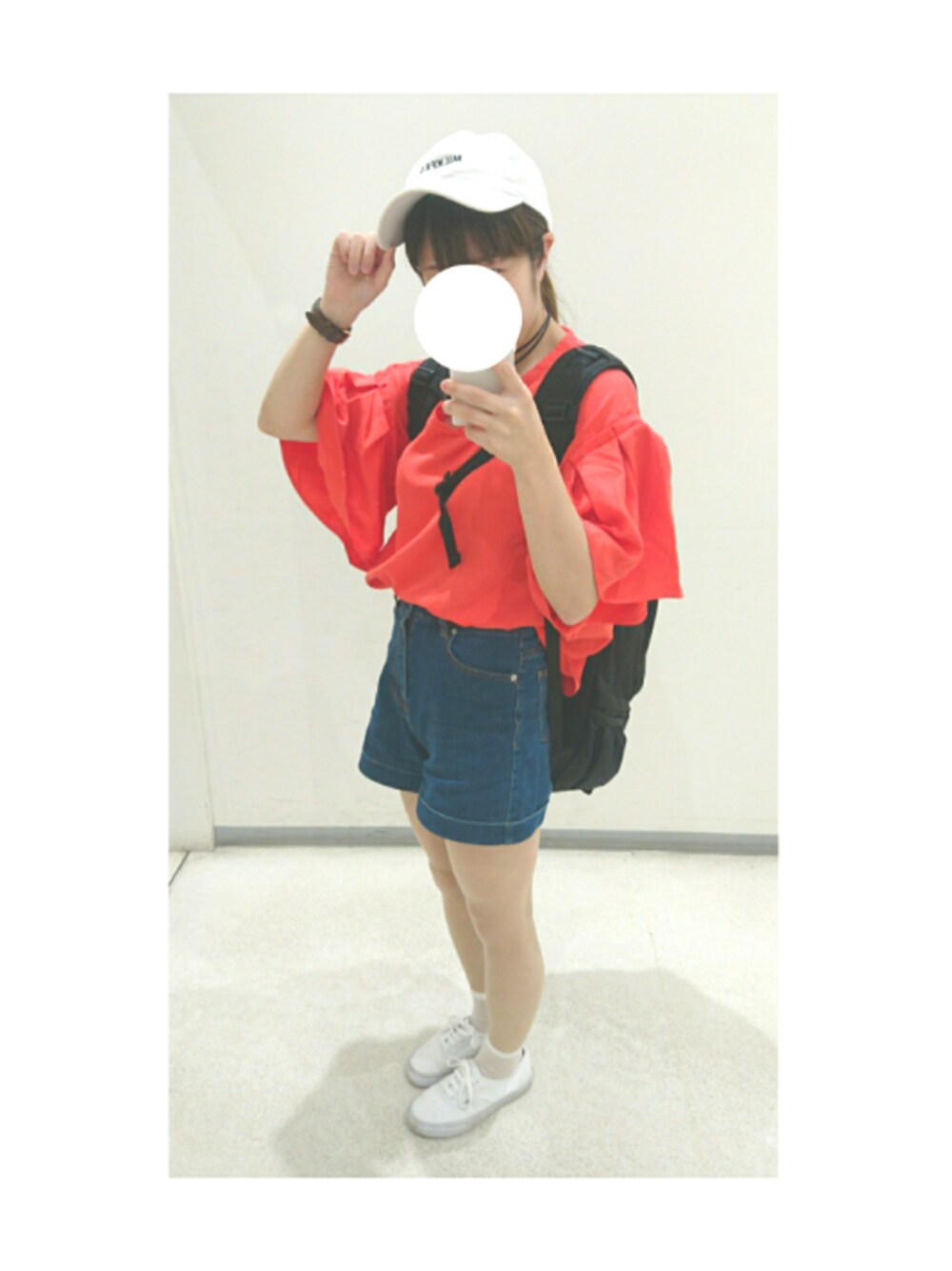「スニーカーコーデ、夏、summer、赤、Daniel Wellington、トリコロール、リュック女子、キャップ女子」｜「KBFのアイテム（Tシャツ/カットソー、レッド系）」を使った、ゆーちゃん＠さん（レディース・152cm）の春コーディネートの1枚目の写真