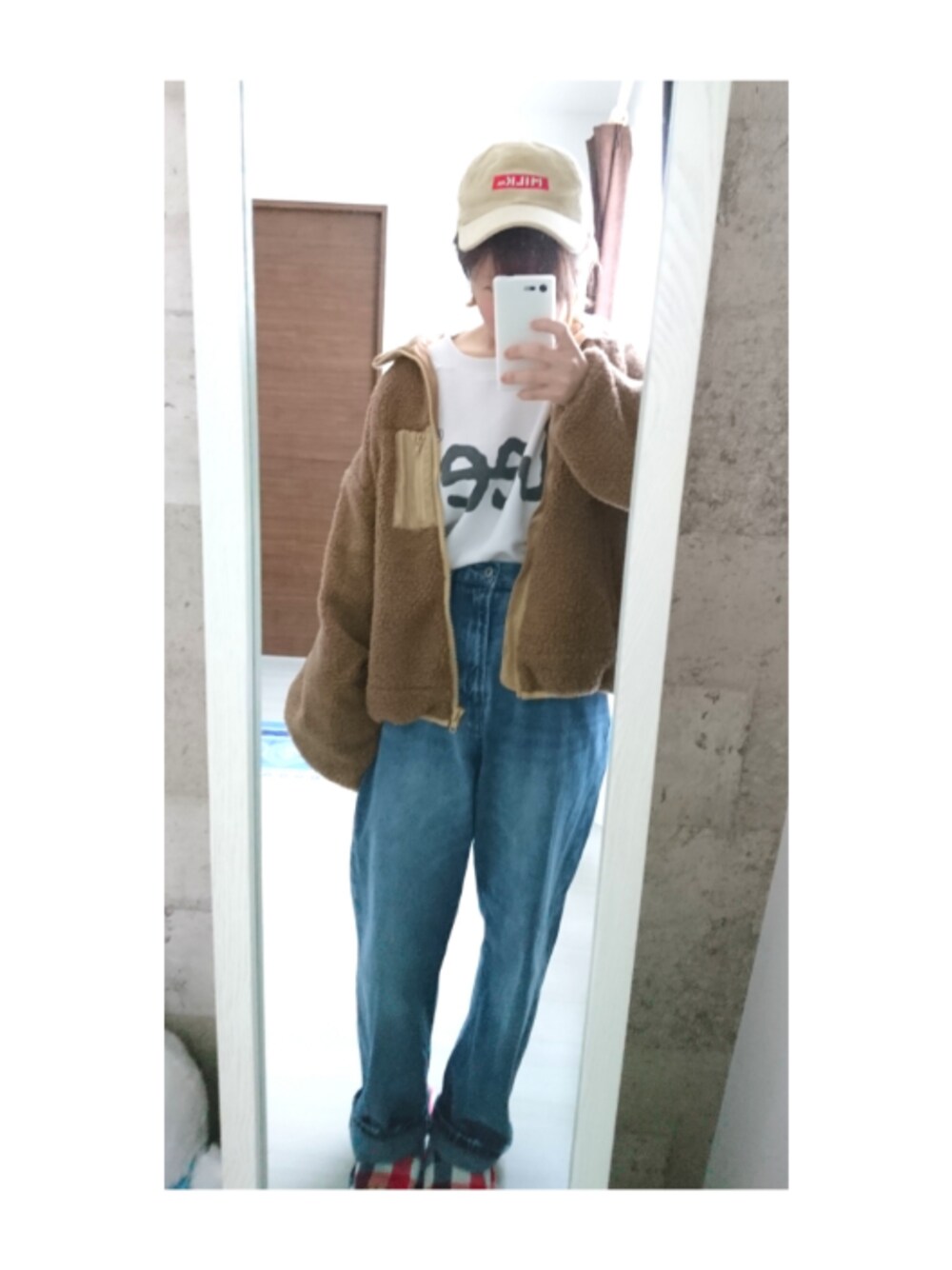 「秋冬コーデ、プチプラ、ベージュ、ボア、パンツスタイル、低身長、キャップ女子、ハイウエスト、スウェット」｜「MILKFED.のBAR LOGO CORDUROY CAP（キャップ、ベージュ系）」を使った、ゆーちゃん＠さん（レディース・152cm）の秋コーディネートの1枚目の写真