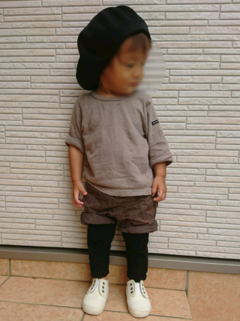 「男の子、1歳、1歳半、3coins、quoti use fith、Branshes、apreslescours、シンプル」｜「3coinsのアイテム（ハンチング/ベレー帽、ブラック系）」を使った、*KEI*さん（キッズ・80cm）の秋コーディネートの1枚目の写真