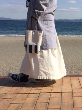「海」｜「アイテム（チェスターコート）」を使った、amiuUCさん（レディース・160cm）の冬コーディネート