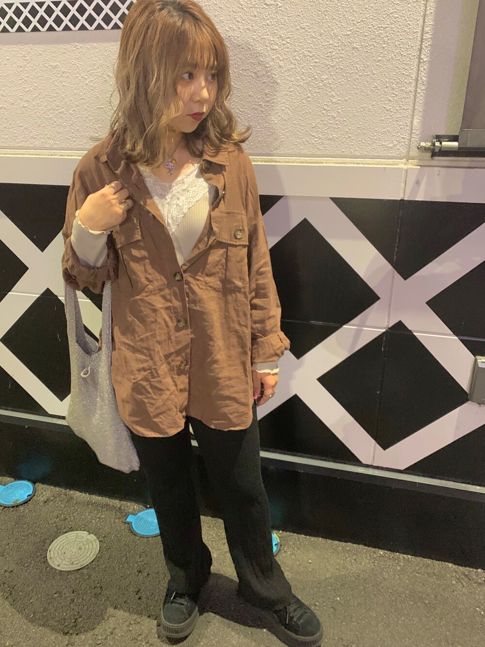 「秋、カジュアルコーデ、シンプルコーデ、休日スタイル、おしゃれさんと繋がりたい、今日のコーデ、スニーカー、ブラウンコーデ、シンプル、低身長コーデ」｜「WEGOのWEGO/リネンブレンドBIGポケットオーバーシャツ（シャツ/ブラウス、ブラウン系）」を使った、manaさん（レディース・152cm）の秋コーディネートの1枚目の写真