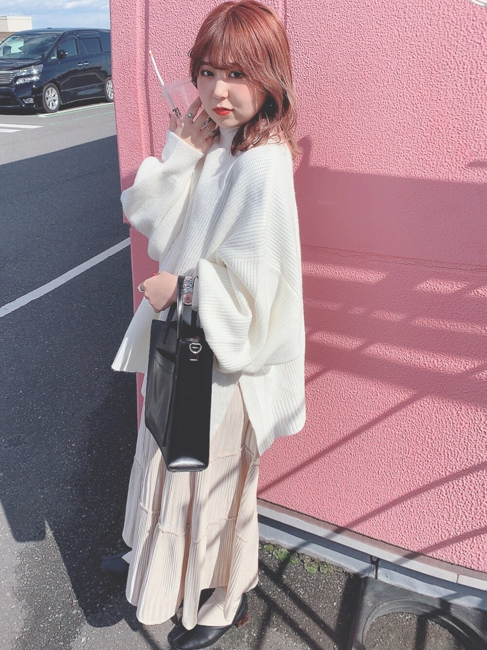 「お洒落さんとつながりたい、春、ゆるコーデ、ベージュ、今日のコーデ、ラフ、韓国ファッション、ニット、ロングスカート、低身長」｜「WHO'S WHO galleryのスーパーボリューム袖ニット（ニット/セーター、ホワイト系）」を使った、manaさん（レディース・152cm）の冬コーディネートの1枚目の写真