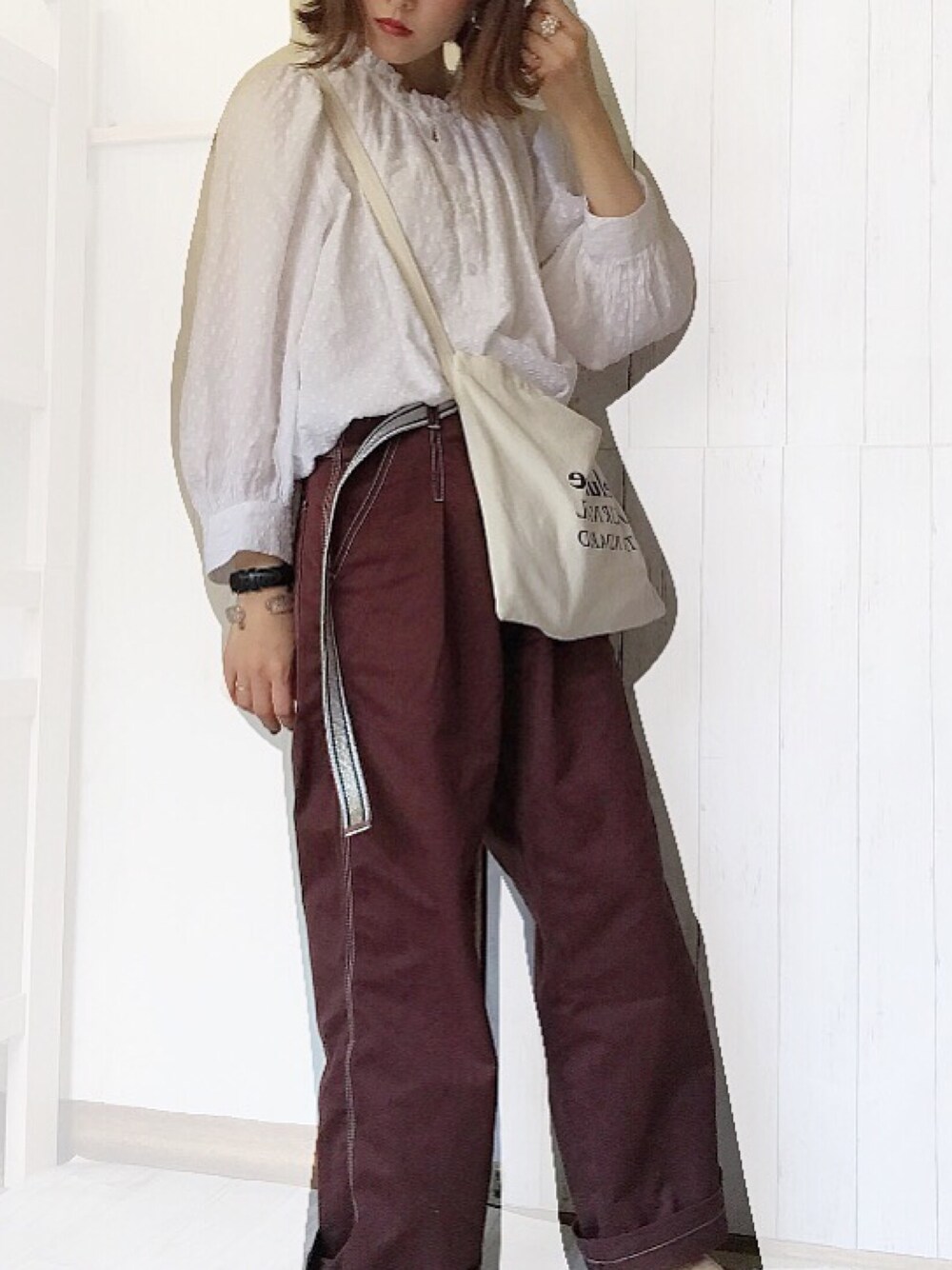 「シンプル、カジュアルコーデ、きれいめカジュアル、ootd、ブラウス、ワイドパンツ、ベルト、低身長コーデ、プチプラ」｜「GAPのフリルネック バルーンスリーブ ブラウス（ジオ クリップドット）（シャツ/ブラウス、ホワイト系）」を使った、a  m  eさん（レディース・155cm）の夏コーディネートの1枚目の写真