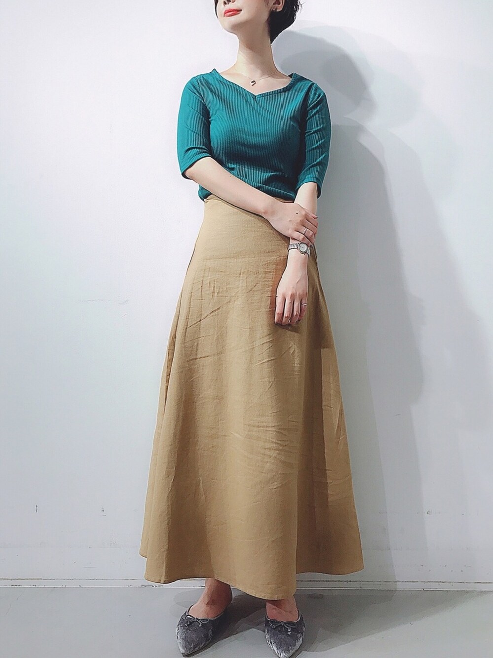 「KOE、koeららぽーと海老名、オトナ女子、シンプル、outfit、バブーシュ、ハートネック、グリーン、ロングスカート、リネン」｜「koeの・5分袖ハートネックプルオーバー（Tシャツ/カットソー、グリーン系）」を使った、naoさん（レディース・167cm）の春コーディネートの1枚目の写真