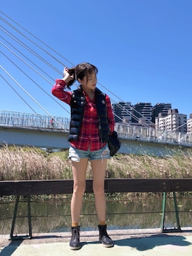 「アイテム（ダウンベスト）」を使った、Brenda Chenさん（レディース・165cm）の春コーディネート