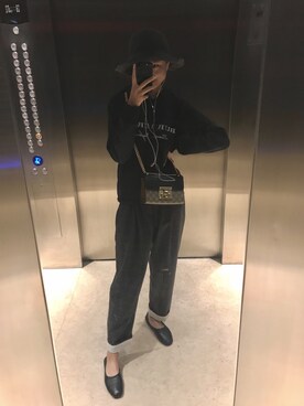「GUCCI（グッチ）のアイテム（シューズ、ブラック系）」を使った、王筠晔さん（レディース・163cm）の冬コーディネート
