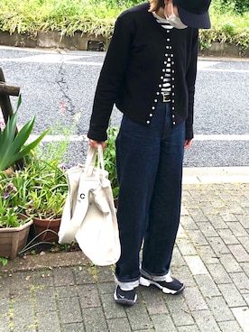 「agnes b.（アニエスベー）のM001 CARDIGAN カーディガンプレッション（カーディガン/ボレロ）」を使った、偲央さん（レディース・163cm）の春コーディネート