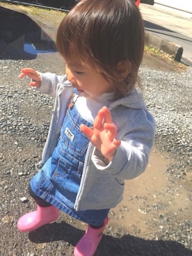 「OSHKOSH（オシュコシュ）のアイテム（ジャンパースカート）」を使った、aoiさん（キッズ・90cm）の春コーディネート