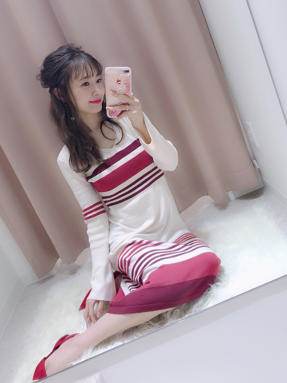 「iPhoneケース、ワンピース、春コーデ、CherieMona、フラットシューズ、ペタンコ靴、カジュアルガーリー」｜「Ｃherie Monaのアイテム（ワンピース/ドレス、ピンク系）」を使った、西川 瑞希さん（レディース・157cm）の春コーディネートの1枚目の写真