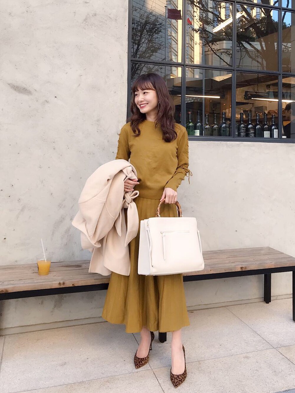 「秋冬コーデ、オトナカジュアル、オトナ女子、シンプルコーデ、セットアップ、ニット、バンブーバック、Cherie Mona、カジュアル、きれいめコーディネート」｜「Ｃherie Monaのアイテム（ニット/セーター、その他）」を使った、西川 瑞希さん（レディース・157cm）の秋コーディネートの1枚目の写真