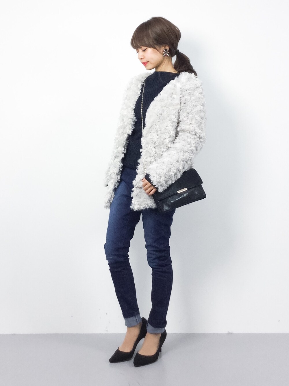 「ファー、カジュアル、シンプル、グレー、冬コーデ、ファーコート、ラフ、ootd、オトナカジュアル、チビーズ✳︎」｜「Chicoのファージャケット（ブルゾン、グレー系）」を使った、erikoさん（レディース・152cm）の冬コーディネートの1枚目の写真