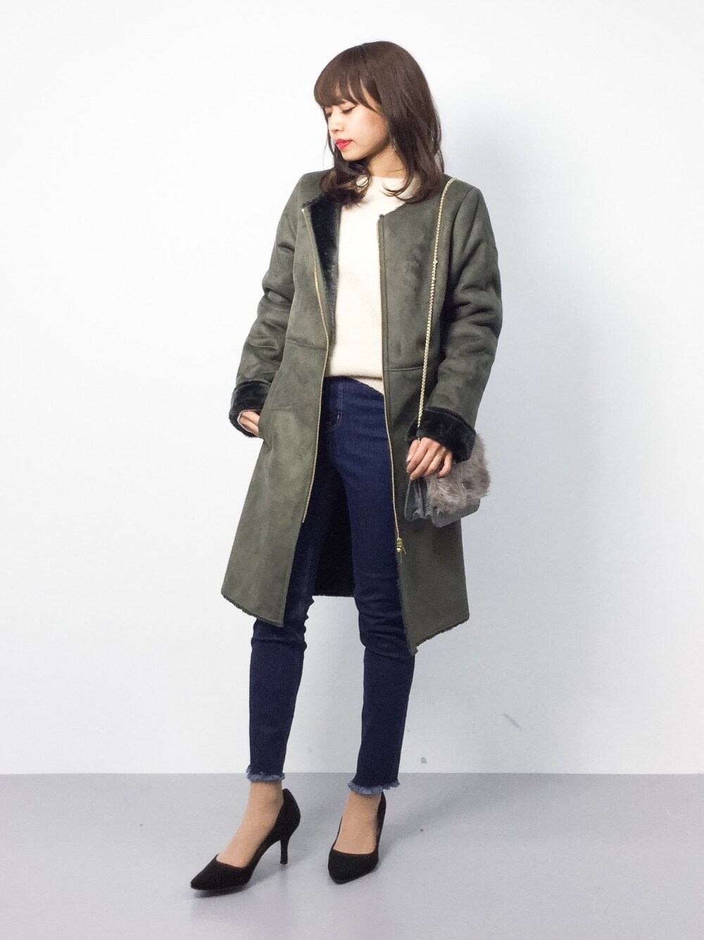 「コート、アウター、シンプル、冬コーデ、カーキ、キレイめ、きれいめカジュアル、ootd、オトナカジュアル、チビーズ✳︎」｜「PICCINの待望の再入荷【PICCIN】ノーカラーロングムートンコート（ムートンコート、グリーン系）」を使った、erikoさん（レディース・152cm）の冬コーディネートの1枚目の写真