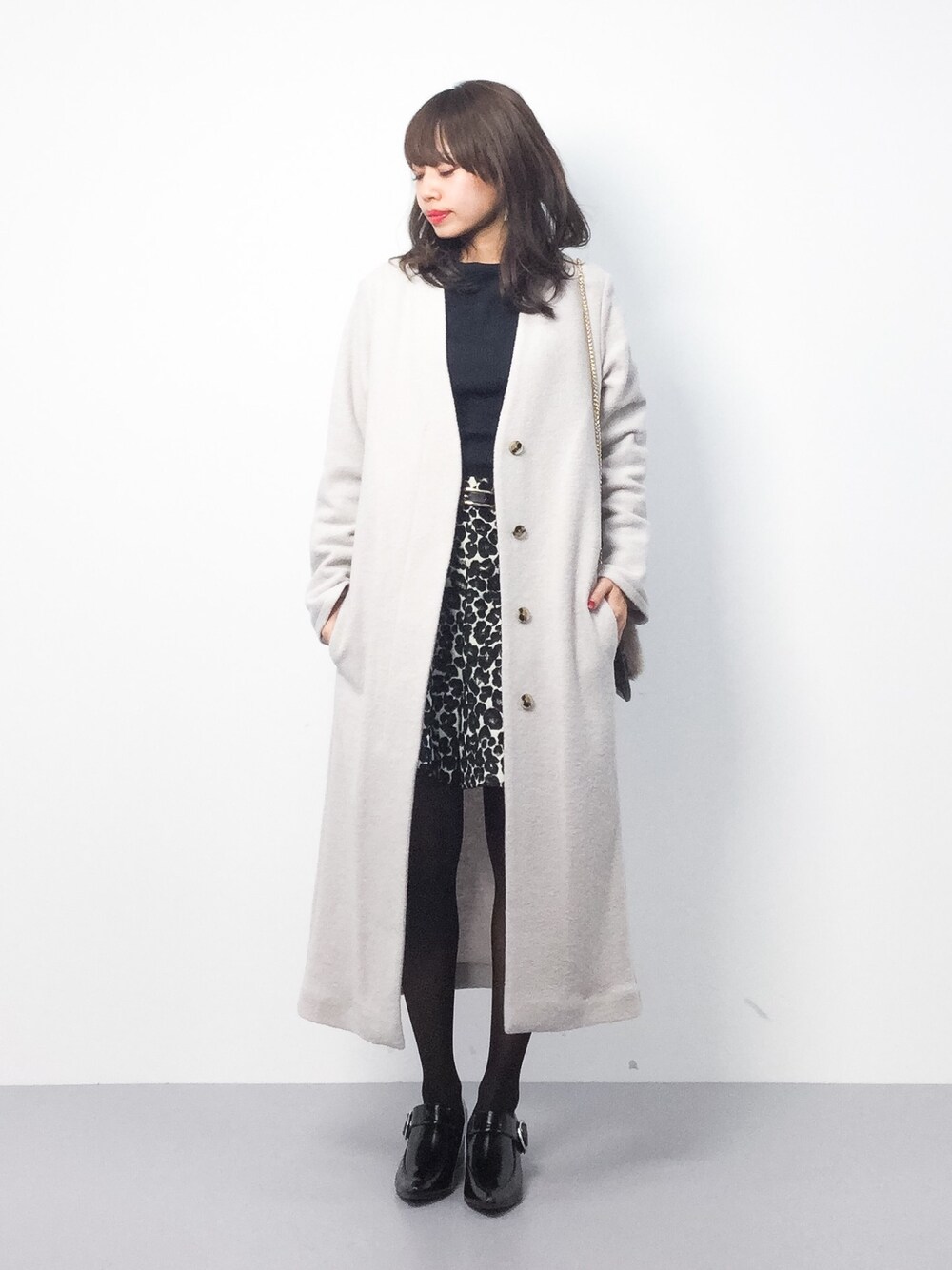 「カジュアル、シンプル、レオパード、キレイめ、冬、きれいめカジュアル、ootd、オトナカジュアル、オトナ女子、チビーズ✳︎」｜「Chez toiの圧縮ブークレーVネックコート（その他アウター、ベージュ系）」を使った、erikoさん（レディース・152cm）の冬コーディネートの1枚目の写真