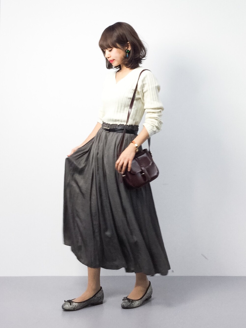「ニット、シンプル、白、キレイめ、おでかけ、きれいめカジュアル、ootd、低身長、オトナカジュアル、スカーチョ」｜「SLOBE IENAのコットンカシミヤワイドリブVネックニット◆（ニット/セーター、ベージュ系）」を使った、erikoさん（レディース・152cm）の冬コーディネートの1枚目の写真