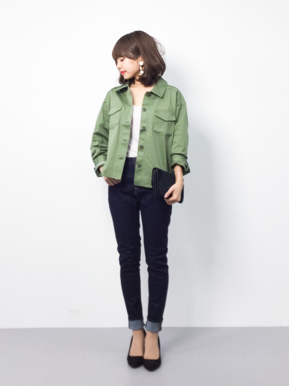 「デニム、ミリタリー、カジュアル、シンプル、ミリタリージャケット、パンツスタイル、ootd、春コーデ、低身長、オトナカジュアル」｜「amelier MAJESTIC LEGONのミリタリージャケット（ミリタリージャケット、グリーン系）」を使った、erikoさん（レディース・152cm）の春コーディネートの1枚目の写真