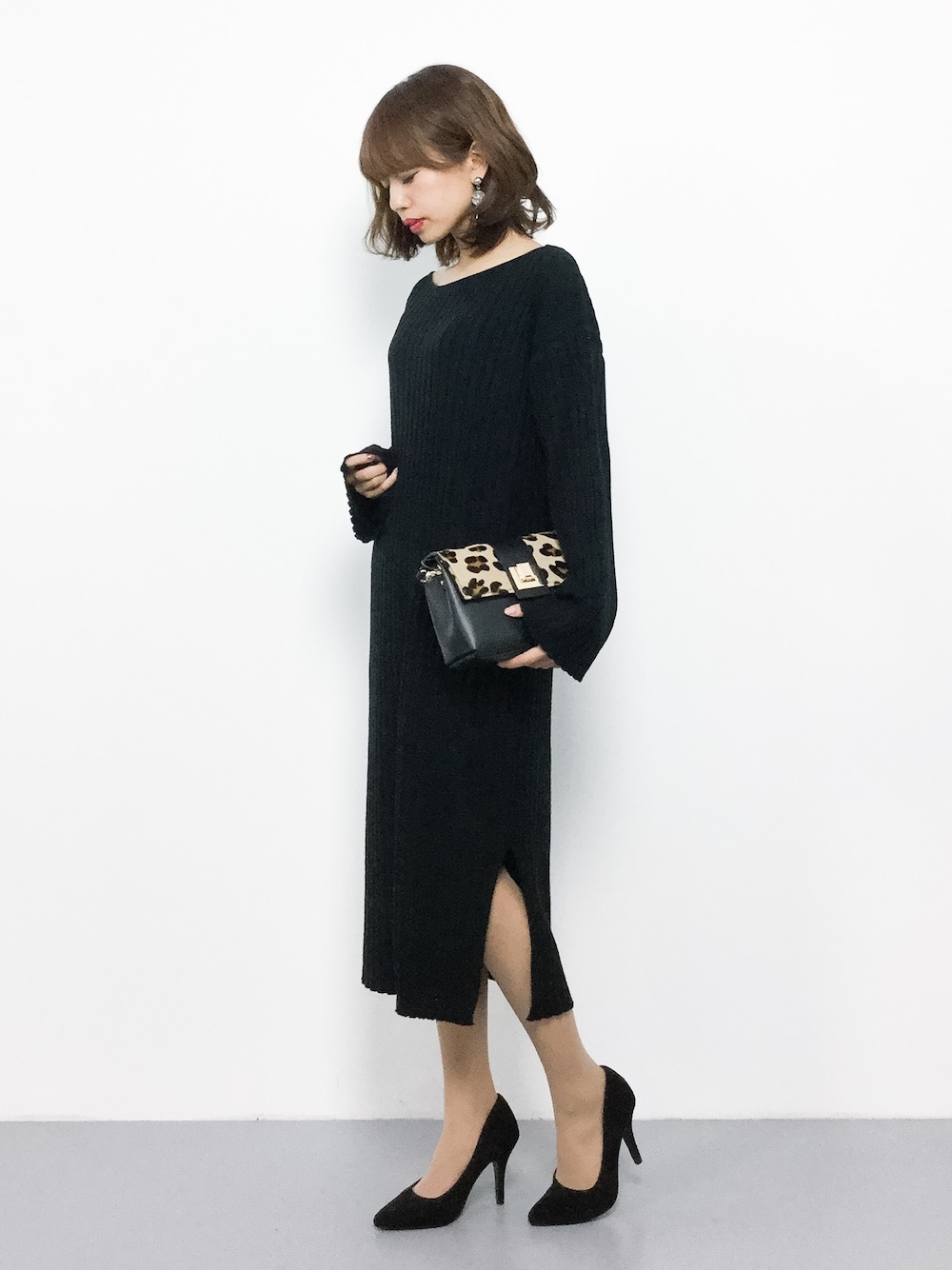 「ニット、ワンピース、シンプル、レオパード、ブラック、黒、大人カジュアル、秋服、秋、秋コーデ」｜「SLYのWIDE NECK RIB MIDI OP（ワンピース、ブラック系）」を使った、erikoさん（レディース・152cm）の秋コーディネートの1枚目の写真