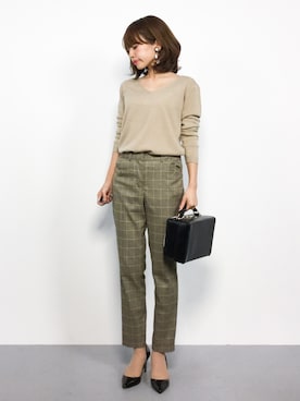 「AZUL by moussy（アズールバイマウジー）のウォッシャブルソフトタッチV/N長袖PO（ニット/セーター）」を使った、erikoさん（レディース・152cm）の秋コーディネート