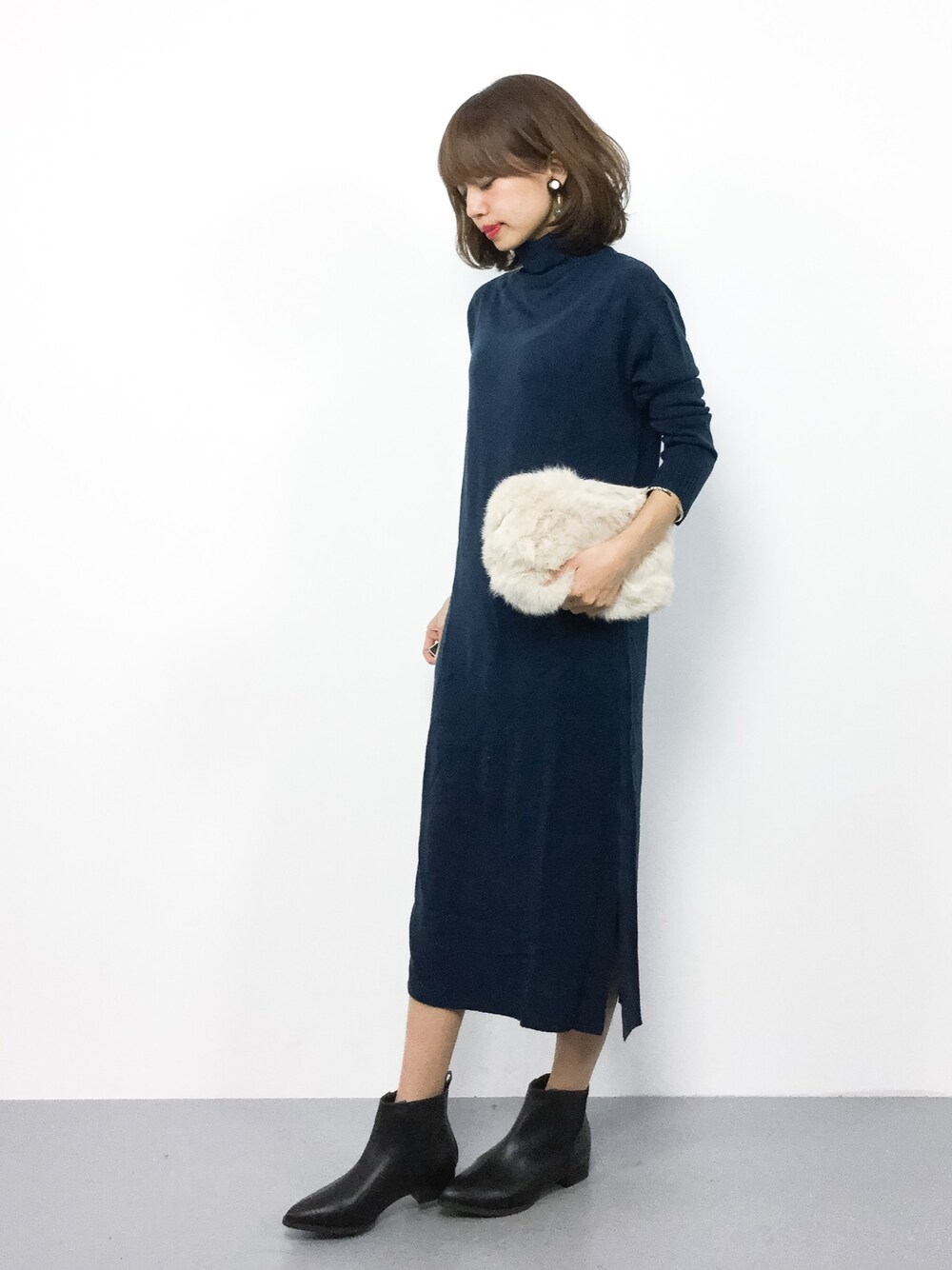 「ファー、ニット、ワンピース、ネイビー、ニットワンピース、プチプラ、秋服、低身長、秋、秋コーデ」｜「AZUL by moussyのウォッシャブルソフトタッチハイネックロングOP（ワンピース、ブルー系）」を使った、erikoさん（レディース・152cm）の秋コーディネートの1枚目の写真