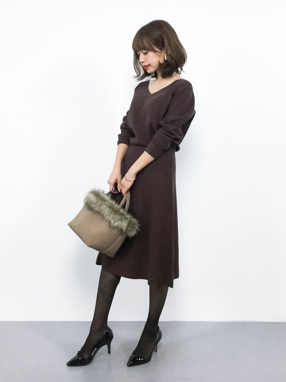 「ニット、ワンピース、セットアップ、冬コーデ、大人カジュアル、ブラウン、冬、低身長、秋、秋コーデ」｜「NATURAL BEAUTY BASICのニットセットアップワンピース（ワンピース、ブラウン系）」を使った、erikoさん（レディース・152cm）の秋コーディネートの1枚目の写真