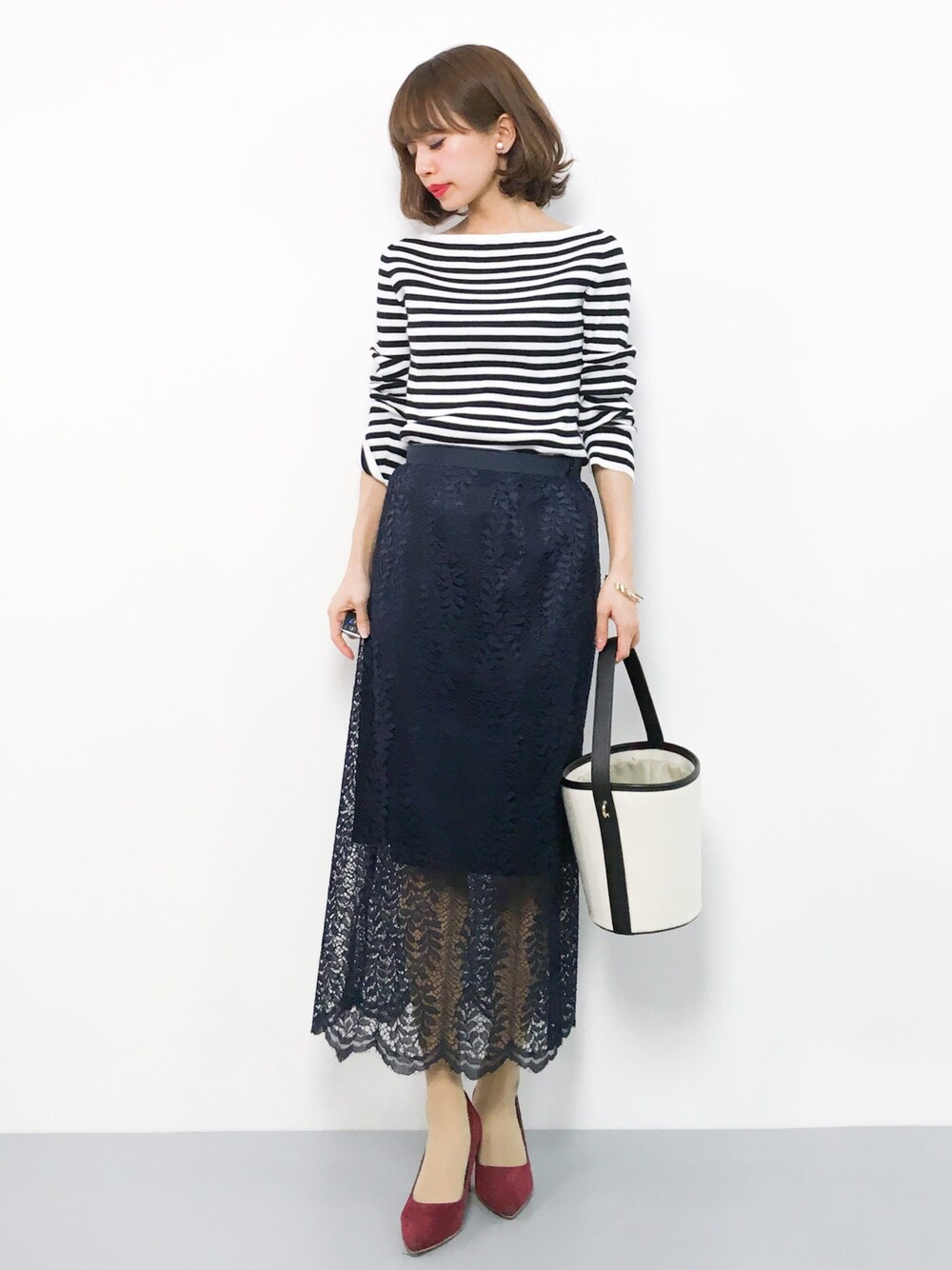 「タイトスカート、ニット、ボーダー、赤、レース、大人カジュアル、レーススカート、春服、春コーデ、低身長」｜「MACPHEEのコットンリブ ボートネックプルオーバー（ニット/セーター、ブラック系）」を使った、erikoさん（レディース・152cm）の春コーディネートの1枚目の写真