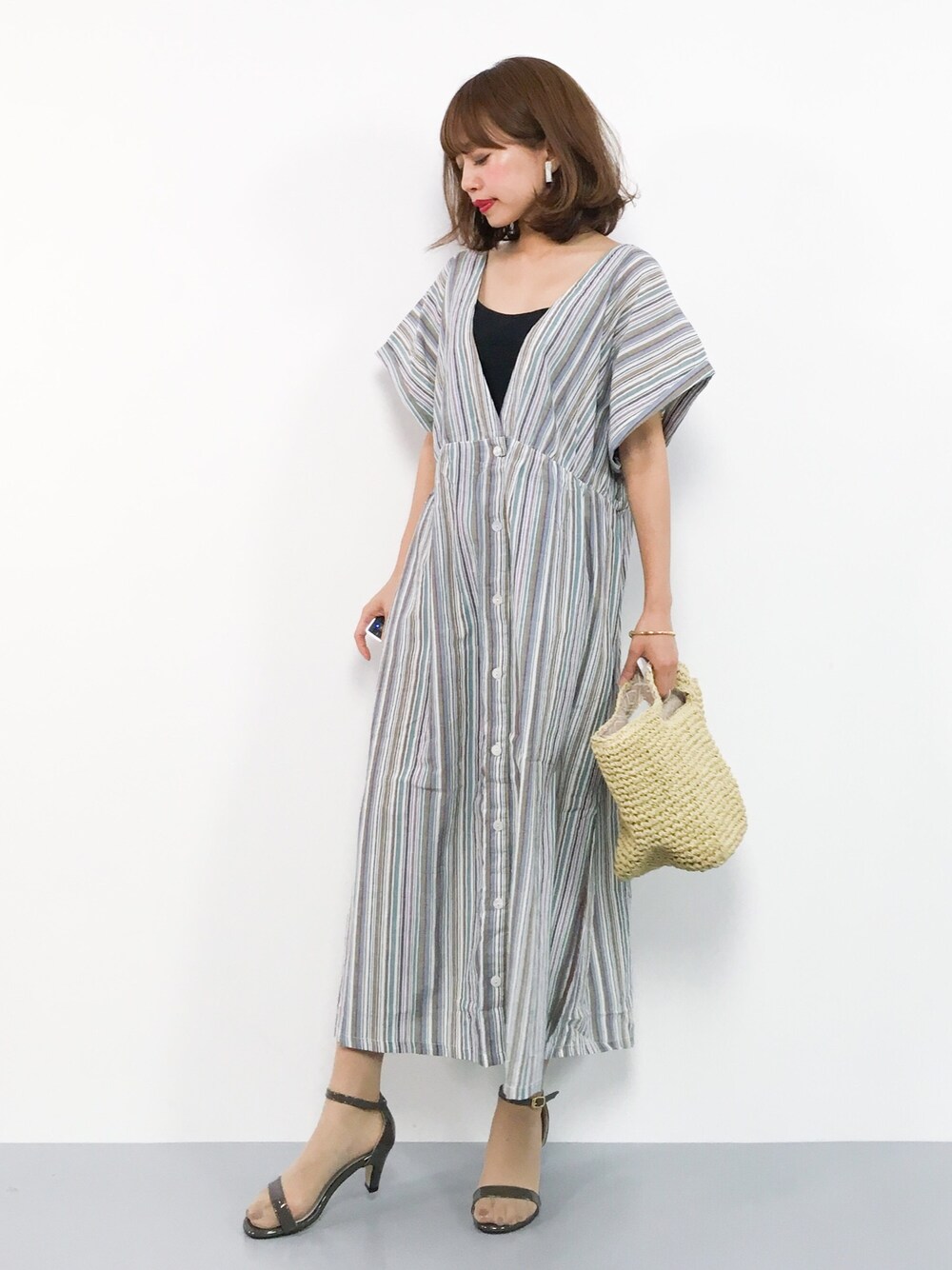 「ワンピース、夏、ストライプ、大人カジュアル、旅行、ロングワンピース、かごバッグ、夏コーデ、低身長」｜「CIAOPANICのマルチストライプ2wayワンピース（ワンピース、パープル系）」を使った、erikoさん（レディース・152cm）の春コーディネートの1枚目の写真