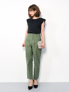 カーゴパンツを使った 黒tシャツ のレディース人気ファッションコーディネート Wear