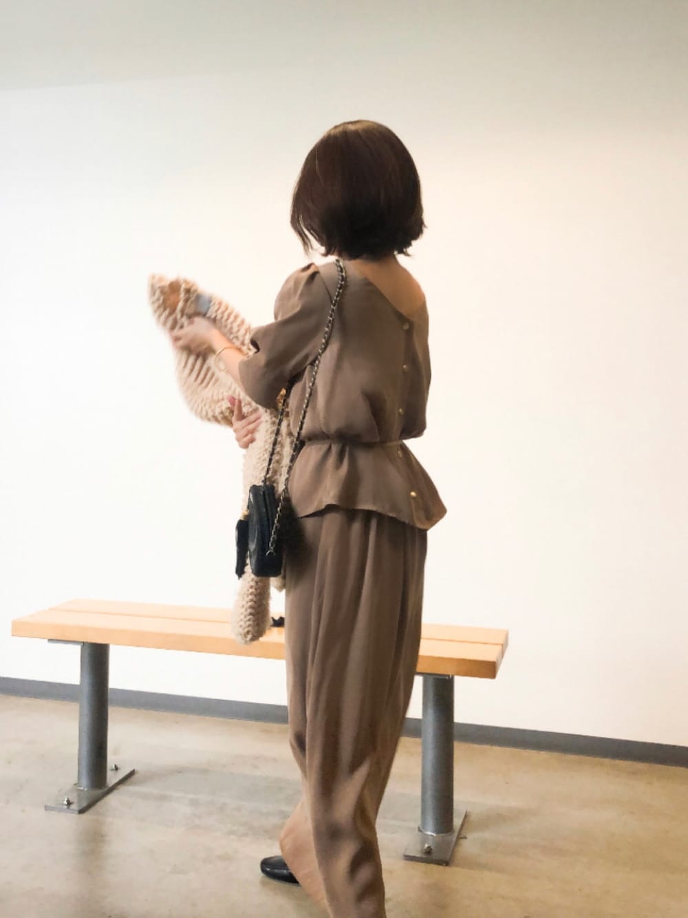 「秋コーデ、大人カジュアル、秋冬コーデ、低身長コーデ、きれいめカジュアル、スカート、大人コーデ、キレイめ」｜「LAVEANGEの【ファッションインフルエンサーerikoさん×LAVEANGEコラボ】マルチWAYセットアップ ワンピース（ワンピース、ベージュ系）」を使った、erikoさん（レディース・152cm）の秋コーディネートの1枚目の写真