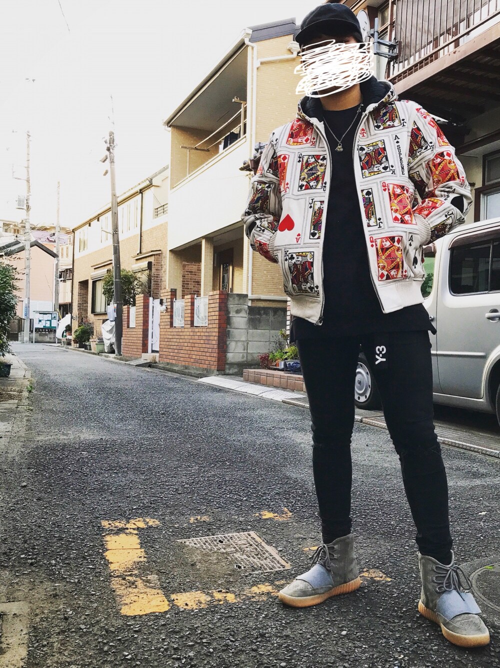 「supreme、ootd、outfit、冬コーデ、スニーカー、スキニーデニム、パーカー、シンプルコーデ、シンプル、ストリート」｜「Supreme のアイテム（その他アウター、その他）」を使った、Joeさん（メンズ・172cm）の冬コーディネートの1枚目の写真