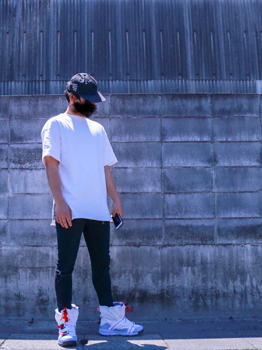 「春コーデ、スニーカーコーデ、プチプラ、GU、黒スキニー、休日スタイル、デニム、シンプル、NIKE、ootd」｜「ANTI SOCIAL SOCIAL CLUBのアイテム（キャップ、ブラック系）」を使った、Joeさん（メンズ・172cm）の春コーディネートの1枚目の写真