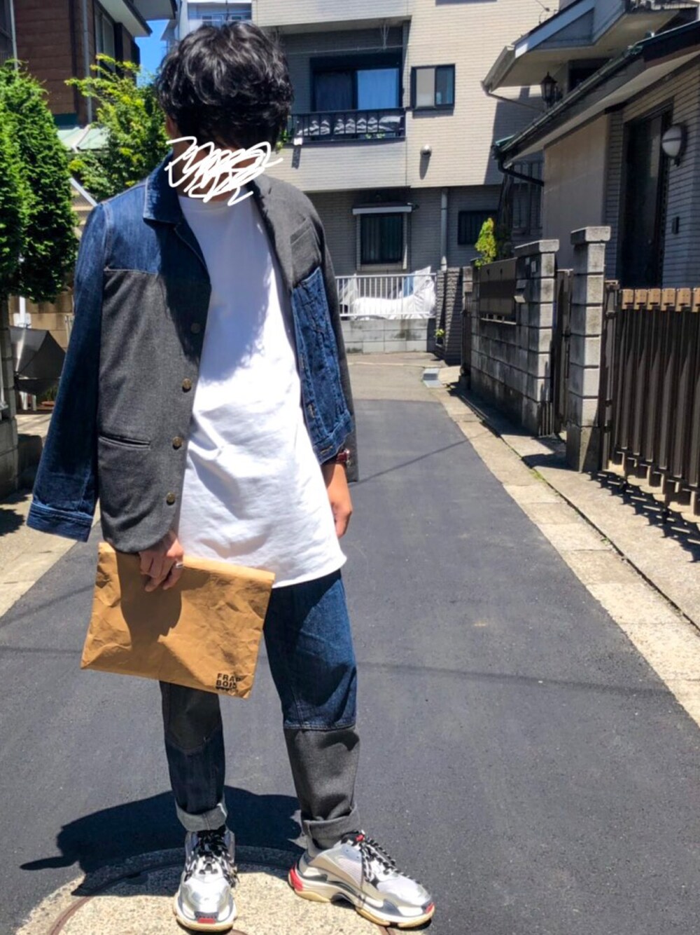 「スニーカー、大人カジュアル、キレイめ、セットアップ、スニーカーコーデ、シンプル、シンプルコーデ、お洒落さんとつながりたい、春コーデ、プチプラ」｜「FRAPBOISのラセン（テーラードジャケット、ブルー系）」を使った、Joeさん（メンズ・173cm）の夏コーディネートの1枚目の写真