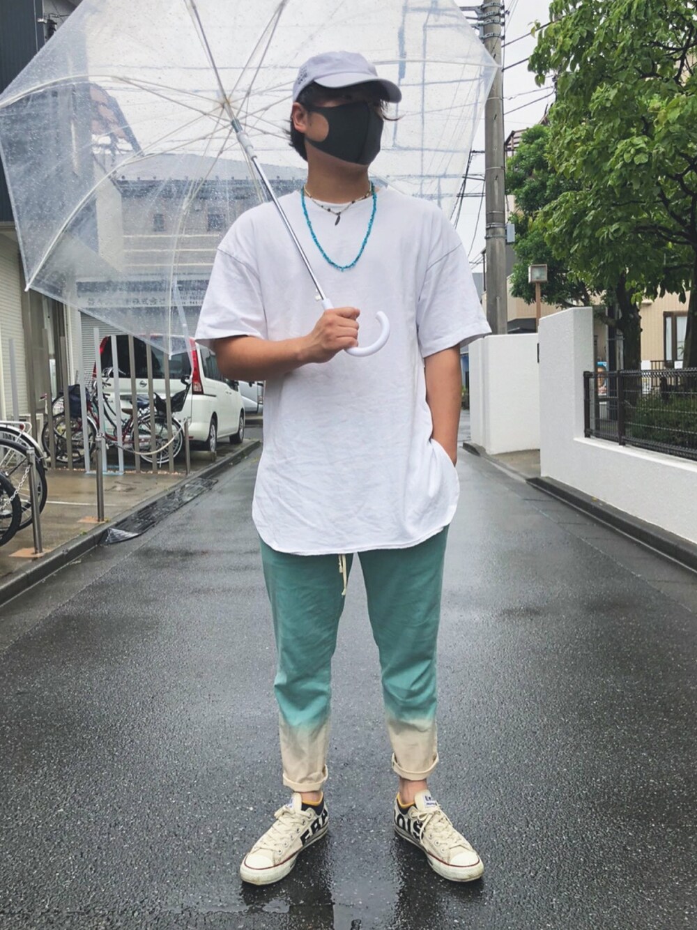 「カジュアル、休日スタイル、大人カジュアル、今日のコーデ、スニーカーコーデ、雨の日コーデ、ロールアップ、GU、Tシャツ、春夏コーデ」｜「antisocialsocialclubのアイテム（キャップ、ホワイト系）」を使った、Joeさん（メンズ・172cm）の夏コーディネートの1枚目の写真