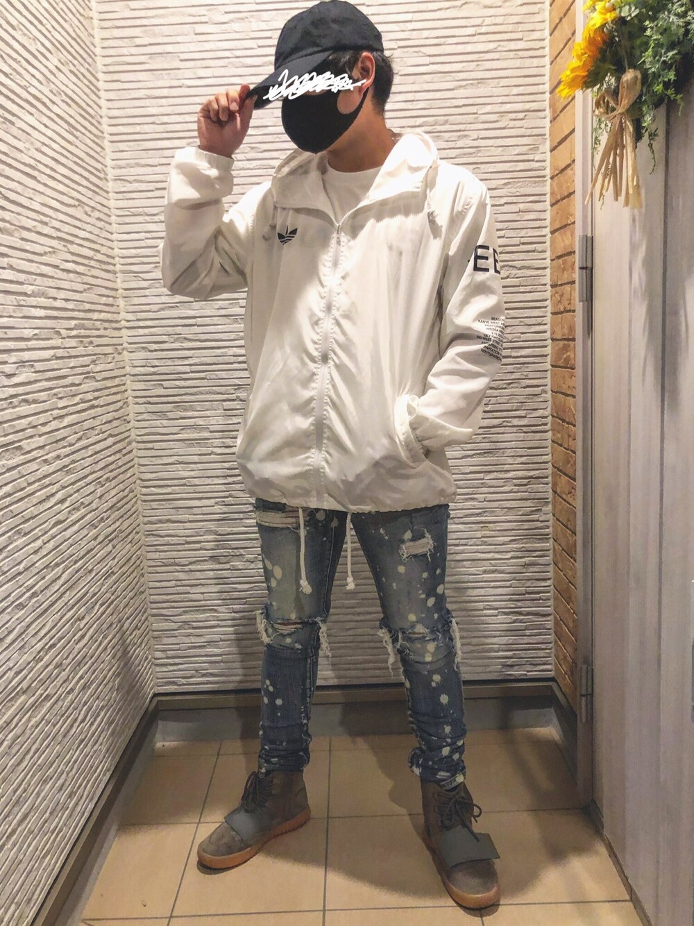 「秋のコーデ、お洒落さんとつながりたい、シンプル、ootd、ストリート、スニーカー、yeezy、adidas、スニーカーコーデ、ラブアンドピース2020」｜「GUのアイテム（キャップ、ブラック系）」を使った、Joeさん（メンズ・172cm）の秋コーディネートの1枚目の写真