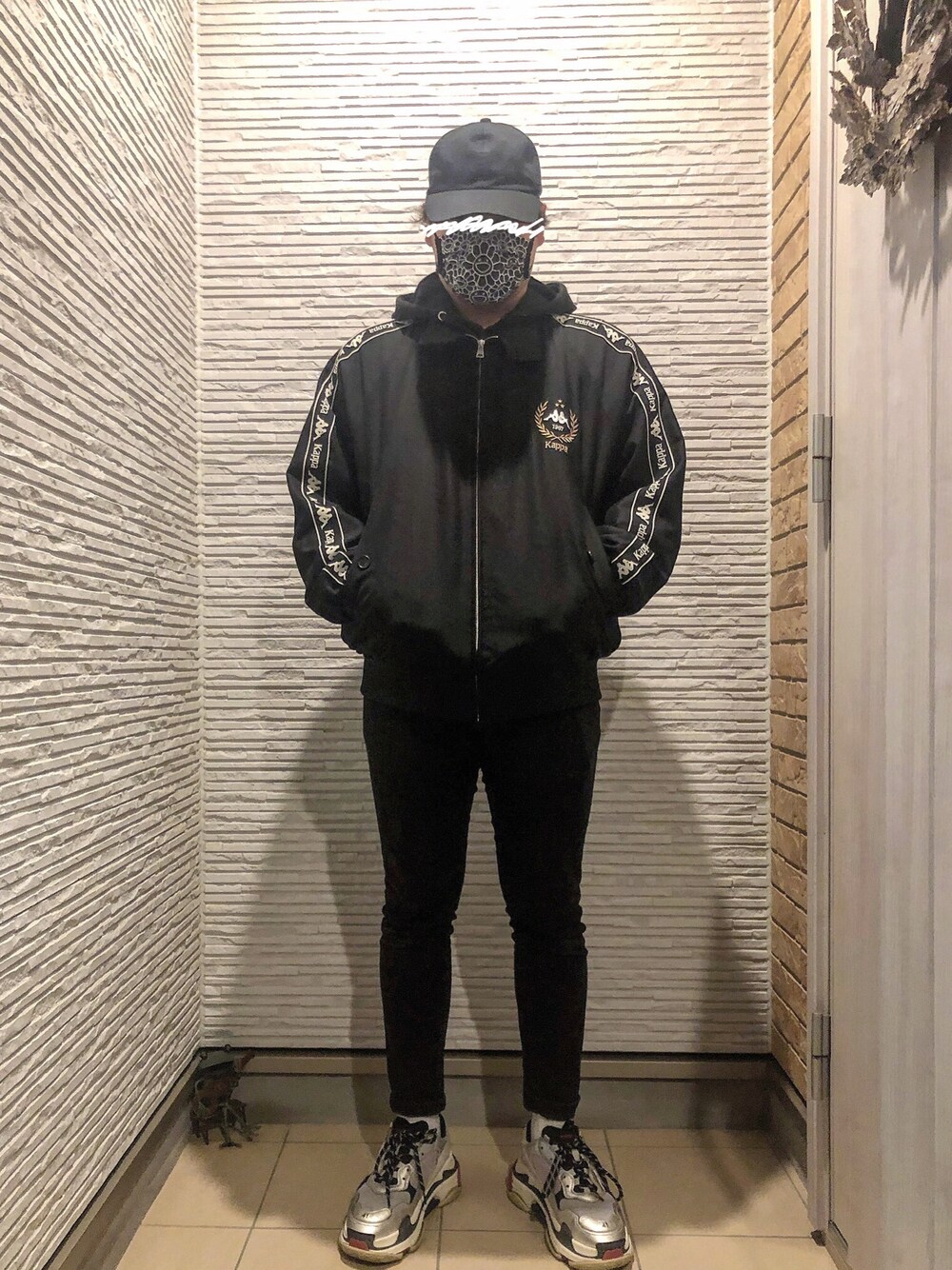 「大人カジュアル、秋のコーデ、プチプラ、スポーツミックス、オールブラック、ootd、GU、UNIQLO、年末WEAR感謝祭、シンプル」｜「GUのアイテム（キャップ、ブラック系）」を使った、Joeさん（メンズ・172cm）の冬コーディネートの1枚目の写真