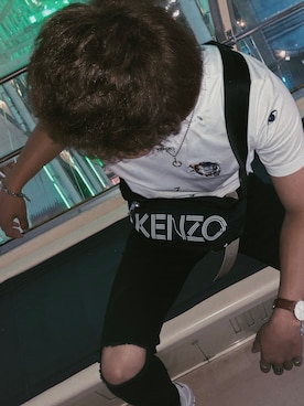 「KENZO（ケンゾー）のアイテム（ショルダーバッグ）」を使った、いとう みくさん（メンズ・173cm）の春コーディネート