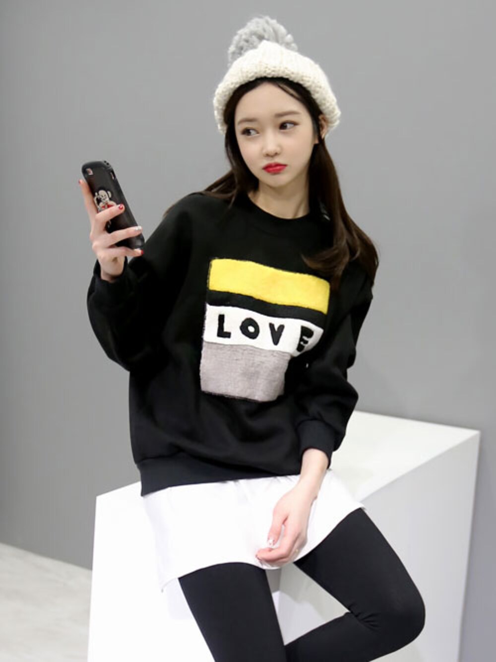 「 韓国ファッション、ミンスショップ、minsshop」｜「minsshopのLOVEふわ★裏起毛スエット（スウェット、ブラック系）」を使った、minsshopさん（レディース・165cm）の冬コーディネートの1枚目の写真