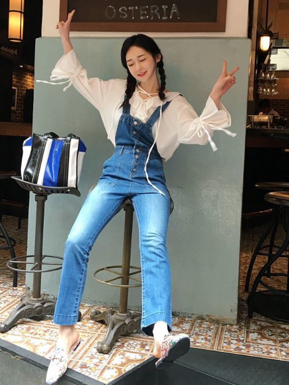 「韓国ファッション、ミンスショップ、minsshop」｜「minsshopのシュガーアイレットブラウス（シャツ/ブラウス、ホワイト系）」を使った、minsshopさん（レディース・165cm）の春コーディネートの1枚目の写真