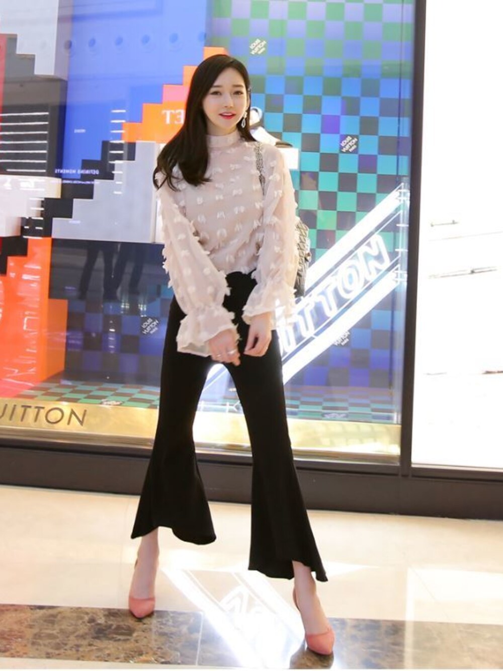 「韓国ファッション、ミンスショップ、minsshop」｜「minsshopのクラス♠ブラウス（パーカー、ベージュ系）」を使った、minsshopさん（レディース・165cm）の春コーディネートの1枚目の写真