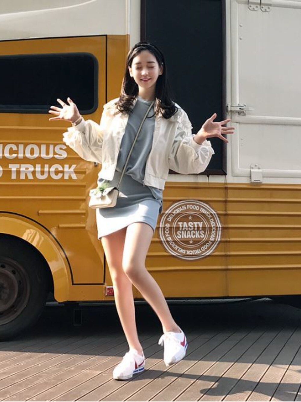 「韓国ファッション、ミンスショップ、minsshop」｜「minsshopのフリルラブリージャケット（その他アウター、ホワイト系）」を使った、minsshopさん（レディース・165cm）の春コーディネートの1枚目の写真