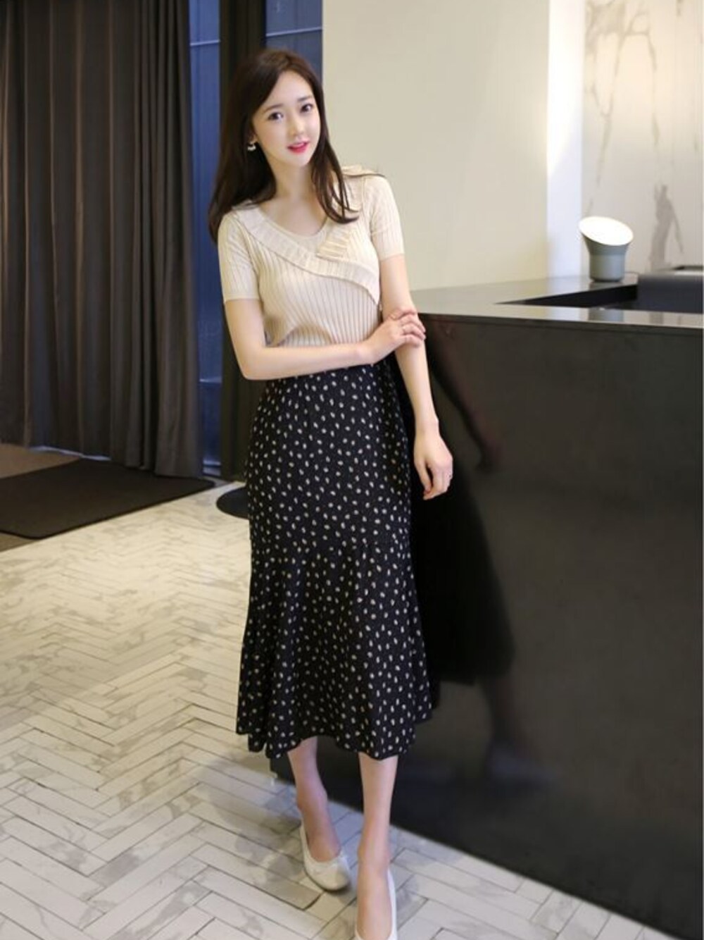「韓国ファッション、ミンスショップ、minsshop」｜「minsshopのオートミールツーピース（ワンピース、ベージュ系）」を使った、minsshopさん（レディース・165cm）の春コーディネートの1枚目の写真