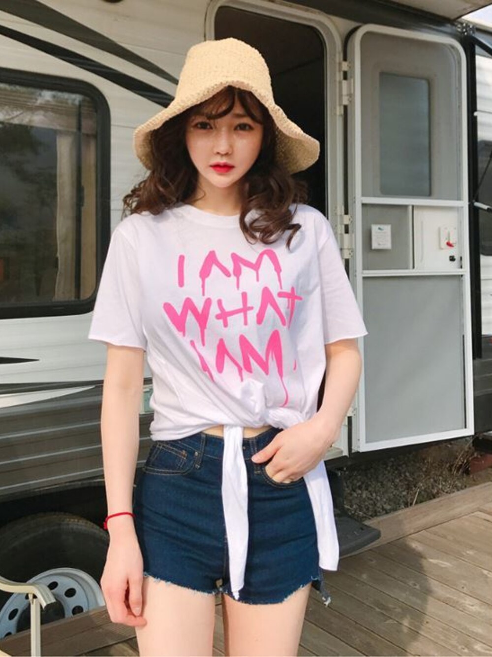 「韓国ファッション、ミンスショップ、minsshop」｜「minsshopのI AM★プリントTシャツ（Tシャツ/カットソー、ホワイト系）」を使った、minsshopさん（レディース・165cm）の春コーディネートの1枚目の写真